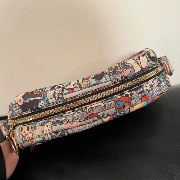 LeSportsac x Tokidoki Crossbody Camera Bag - Picture 5 of 6